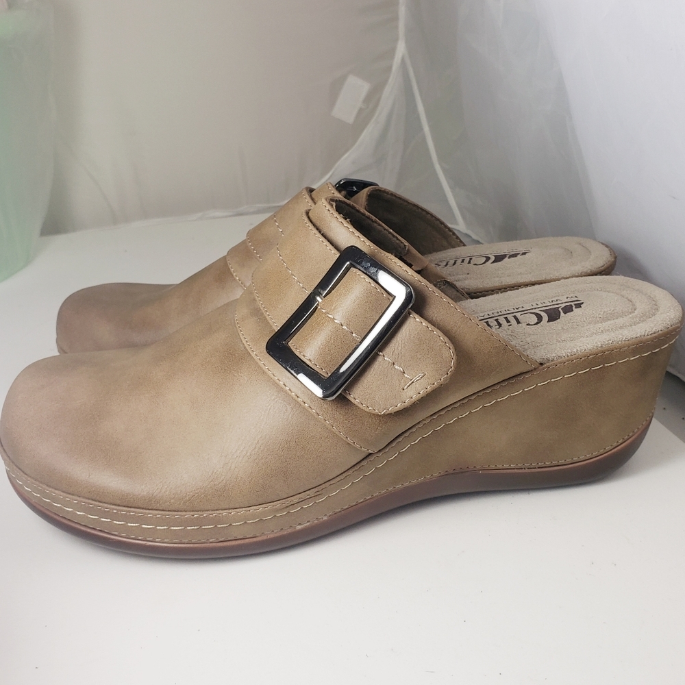 Cliffs By White Mountain Clogs - image 1